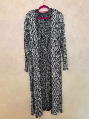 Kendall & Kyle Long Open-Front Cable Knit Cardigan / Duster - Black & White